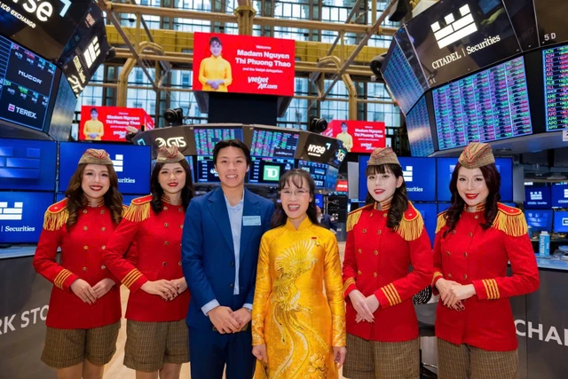 Chân dung thiếu gia sinh năm 2002 cùng tỷ phú Nguyễn Thị Phương Thảo xuất hiện tại Sở Giao dịch Chứng khoán lớn nhất thế giới: Từng học tại Đại học Oxford, khởi nghiệp từ tuổi 17, sở hữu khối tài sản hàng trăm tỷ Chân dung thiếu gia sinh năm 2002 cùng tỷ phú Nguyễn Thị Phương Thảo xuất hiện tại Sở Giao dịch Chứng khoán lớn nhất thế giới: Từng học tại Đại học Oxford, khởi nghiệp từ tuổi 17, sở hữu khối tài sản hàng trăm tỷ