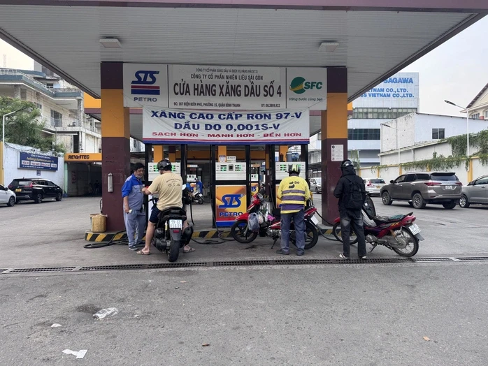 Chiến sự ở Trung Đông bắt đầu tác động đến thị trường xăng dầu Việt Nam Chiến sự ở Trung Đông bắt đầu tác động đến thị trường xăng dầu Việt Nam