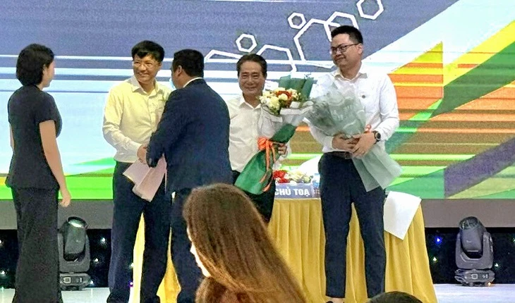 Chủ tịch mới của Hóa chất Đức Giang: Đại gia kín tiếng, sở hữu khối tài sản nghìn tỉ Chủ tịch mới của Hóa chất Đức Giang: Đại gia kín tiếng, sở hữu khối tài sản nghìn tỉ