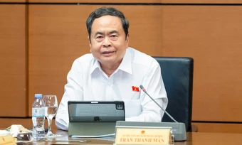 Chủ tịch Quốc hội: Bỏ xin phép nhiều tầng nấc để gỡ vướng vốn mục tiêu quốc gia
