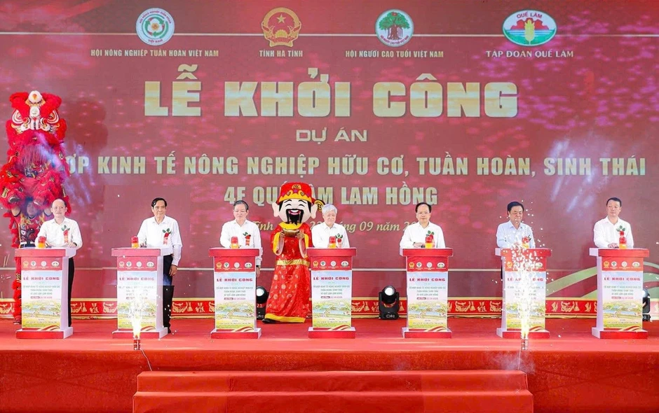 Chủ tịch U80 quê Hà Tĩnh xây tổ hợp nông nghiệp lớn bậc nhất Việt Nam: 5 nhà máy công suất 400.000 tấn/năm, nuôi cả ruồi lính đen Chủ tịch U80 quê Hà Tĩnh xây tổ hợp nông nghiệp lớn bậc nhất Việt Nam: 5 nhà máy công suất 400.000 tấn/năm, nuôi cả ruồi lính đen