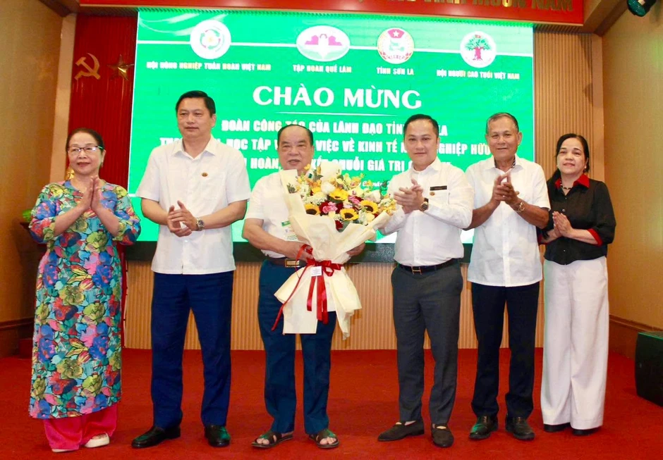 Chủ tịch U80 quê Hà Tĩnh xây tổ hợp nông nghiệp lớn bậc nhất Việt Nam: 5 nhà máy công suất 400.000 tấn/năm, nuôi cả ruồi lính đen Chủ tịch U80 quê Hà Tĩnh xây tổ hợp nông nghiệp lớn bậc nhất Việt Nam: 5 nhà máy công suất 400.000 tấn/năm, nuôi cả ruồi lính đen