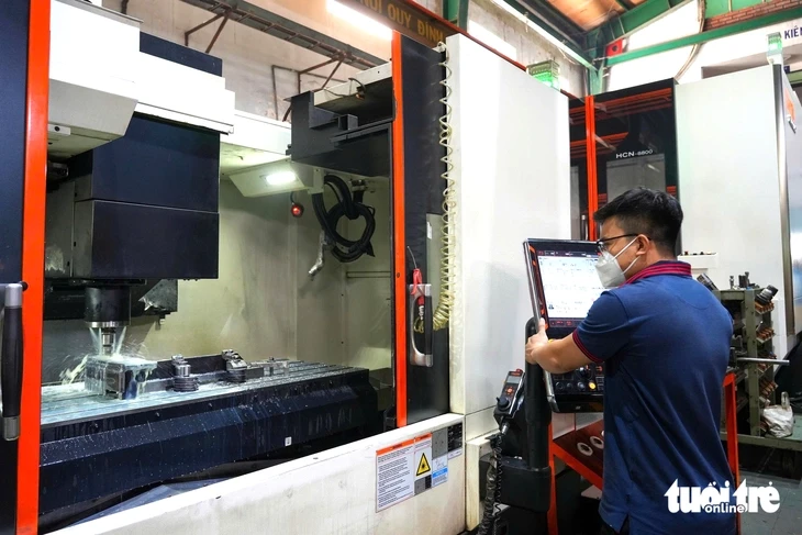 Chủ tịch UBND TP.HCM: Phải làm nhanh hơn, mạnh hơn để tăng trưởng hai con số