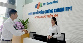Chuẩn bị thay Chủ tịch đi định cư nước ngoài, cổ phiếu FTS tăng đột biến