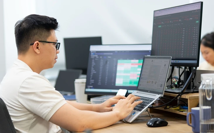 Chứng khoán tuần mới: VN-Index hồi phục, chuyên gia khuyên không vội mua đuổi Chứng khoán tuần mới: VN-Index hồi phục, chuyên gia khuyên không vội mua đuổi
