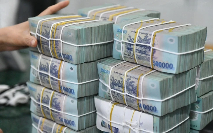 Cổ phiếu 'vua' đồng loạt khởi sắc sau tin các ngân hàng hạ lãi suất Cổ phiếu 'vua' đồng loạt khởi sắc sau tin các ngân hàng hạ lãi suất