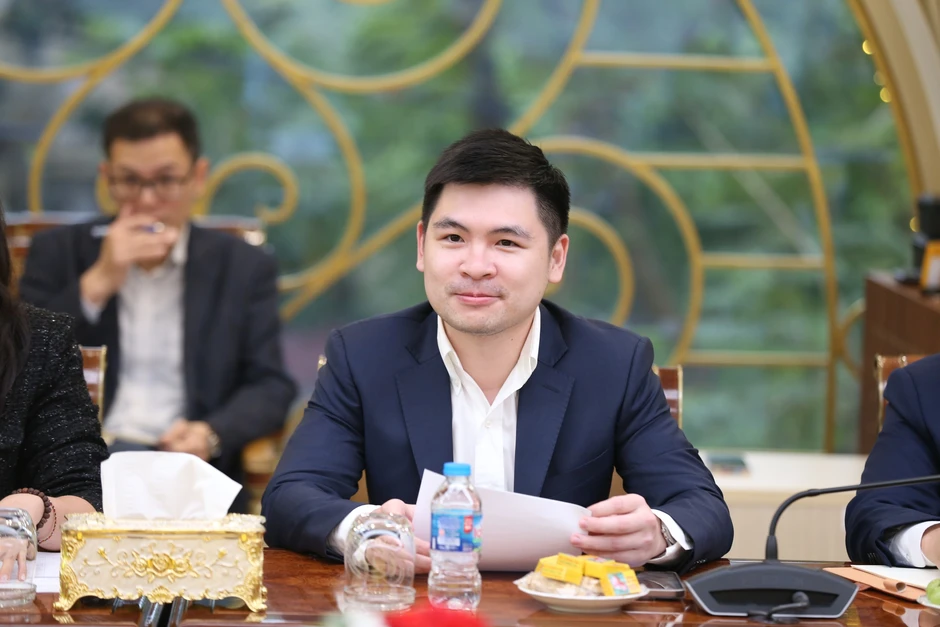 Con trai 9X nhà Bầu Hiển chính thức trúng cử HĐND TP Hà Nội Con trai 9X nhà Bầu Hiển chính thức trúng cử HĐND TP Hà Nội
