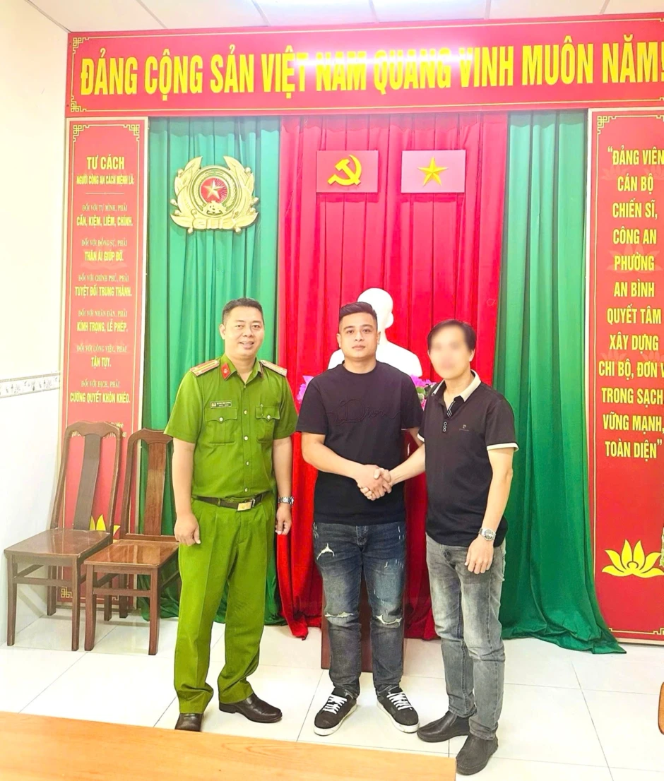 Công an điều tra giao dịch chuyển khoản 1.050.010.000 đồng của nam thanh niên SN 1999 Công an điều tra giao dịch chuyển khoản 1.050.010.000 đồng của nam thanh niên SN 1999