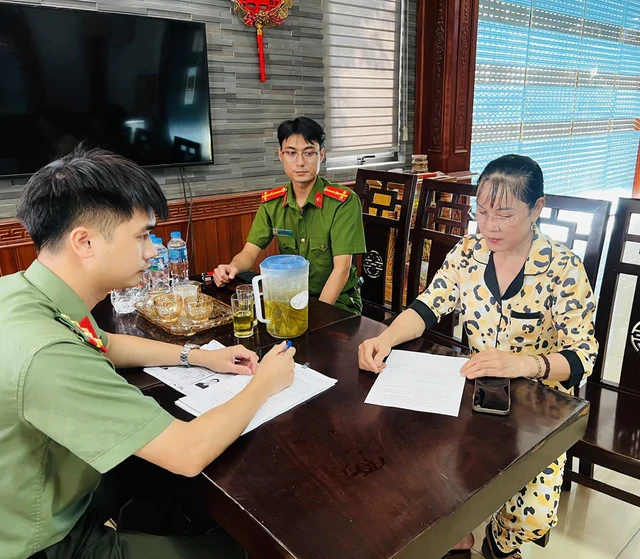 Công an phát thông báo quan trọng tới tất cả người dân có nhà cho thuê, cho mượn, cho ở nhờ Công an phát thông báo quan trọng tới tất cả người dân có nhà cho thuê, cho mượn, cho ở nhờ