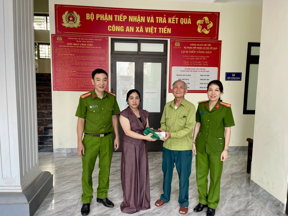 Công an xác minh 400.000.000 đồng tiền mặt nằm chơ vơ trên đường Công an xác minh 400.000.000 đồng tiền mặt nằm chơ vơ trên đường