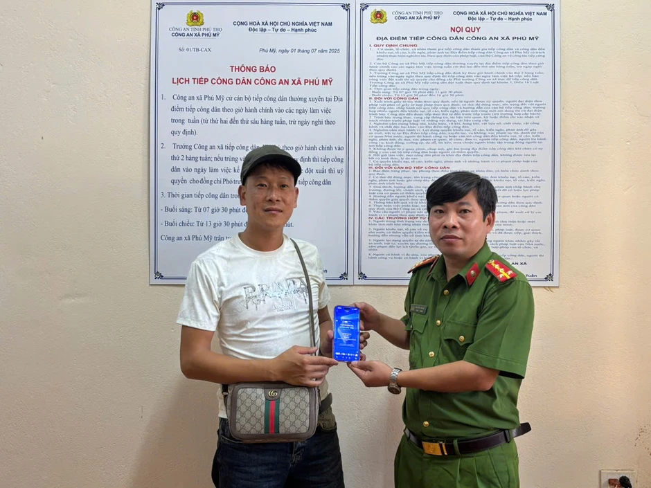 Công an xác minh giao dịch 61 triệu đồng được chuyển khoản qua Mobile Banking của Phạm Văn Tuấn Công an xác minh giao dịch 61 triệu đồng được chuyển khoản qua Mobile Banking của Phạm Văn Tuấn