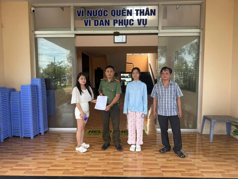 Công an xác minh giao dịch chuyển 49.950.000 đồng vào tài khoản Vietcombank của Lê Ngọc Ngân SN 2007