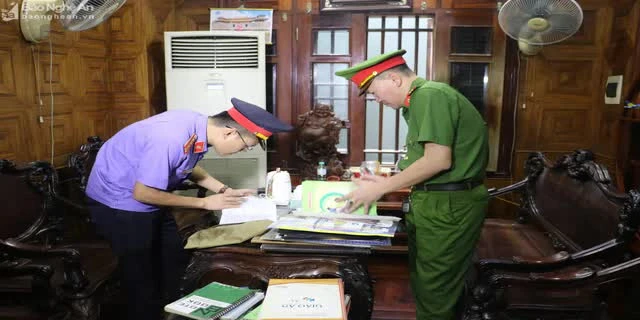 Công an yêu cầu hộ kinh doanh chú ý thông báo về mức phạt 1 tỷ đồng Công an yêu cầu hộ kinh doanh chú ý thông báo về mức phạt 1 tỷ đồng