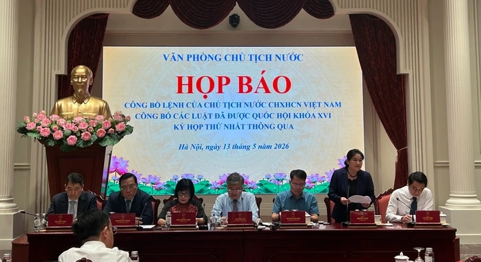 Công bố Lệnh của Chủ tịch nước về luật thuế liên quan đến hộ kinh doanh Công bố Lệnh của Chủ tịch nước về luật thuế liên quan đến hộ kinh doanh