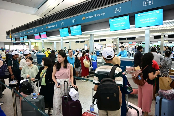 Cục Hàng không siết khiếu nại; ACV cảnh báo thất lạc, cầm nhầm vali mùa du lịch hè Cục Hàng không siết khiếu nại; ACV cảnh báo thất lạc, cầm nhầm vali mùa du lịch hè