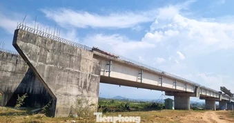 Đà Nẵng: Cầu 220 tỷ chưa làm xong đã rỉ sét