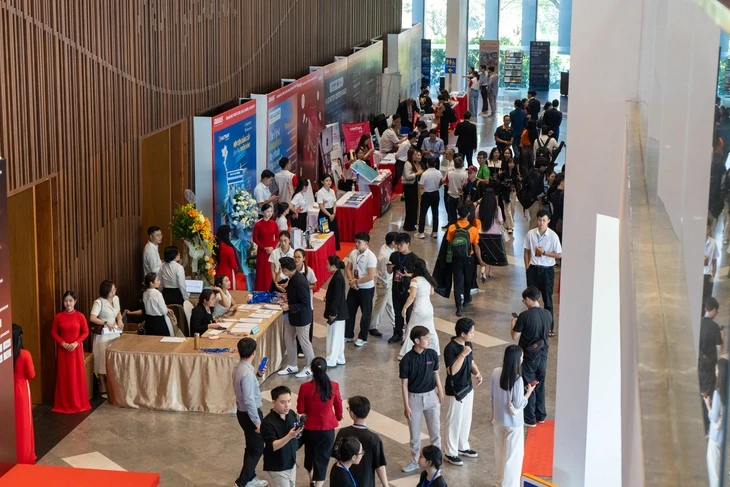 Dàn startup, các nhà đầu tư 'cá mập' hội tụ ở Đà Nẵng sẵn sàng giải ngân 5 tỉ USD