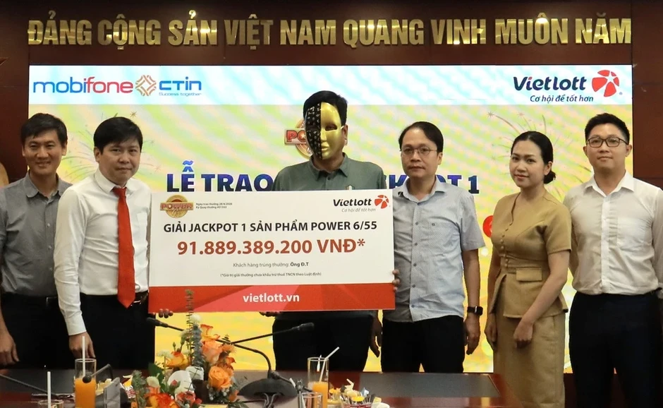 Đang nấu cơm tối thì nhận tin trúng số gần 92 tỷ đồng Đang nấu cơm tối thì nhận tin trúng số gần 92 tỷ đồng