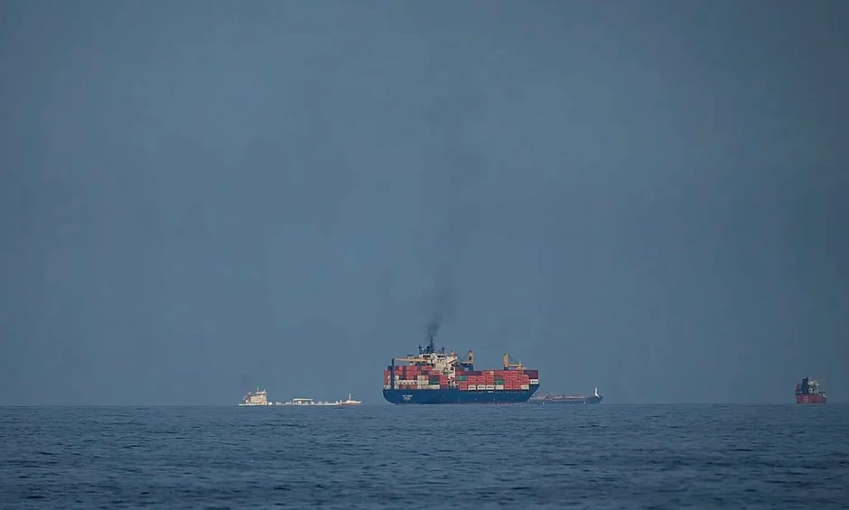 Đang vượt Eo biển Hormuz, 2 tàu chở hàng của một 'quốc gia thân thiện' với Iran bất ngờ quay đầu không thể di chuyển tiếp Đang vượt Eo biển Hormuz, 2 tàu chở hàng của một 'quốc gia thân thiện' với Iran bất ngờ quay đầu không thể di chuyển tiếp