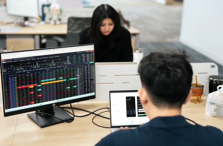 Dầu khí, bất động sản, chứng khoán giảm mạnh, VN-Index mất mốc 1.800 điểm