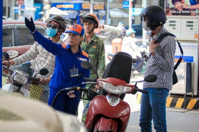 Đề xuất giảm thuế xăng dầu về 0% để ứng phó tình hình Trung Đông Đề xuất giảm thuế xăng dầu về 0% để ứng phó tình hình Trung Đông