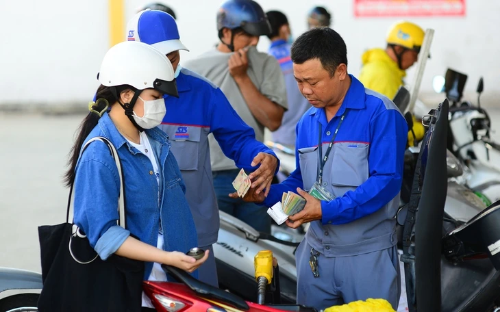 Đề xuất mới về quản lý giá với xăng E10 khi đưa vào diện hàng tiêu dùng phổ biến Đề xuất mới về quản lý giá với xăng E10 khi đưa vào diện hàng tiêu dùng phổ biến