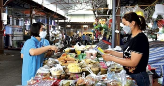 Đề xuất nâng ngưỡng miễn thuế lên 2 tỉ đồng: Có phù hợp thực tế hộ kinh doanh?