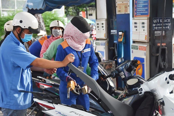 Đề xuất tiếp tục giảm thuế xăng dầu đến hết tháng 9 Đề xuất tiếp tục giảm thuế xăng dầu đến hết tháng 9