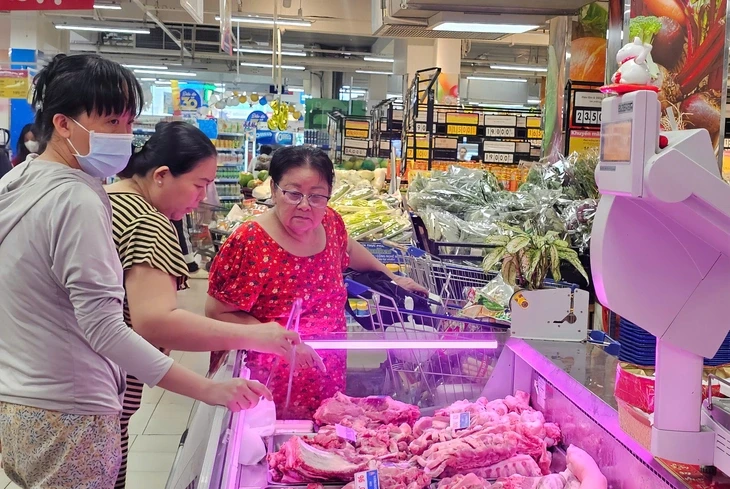 Dịp lễ 30-4: người dân TP.HCM không đi xa, dành tiền vào trung tâm thương mại 'săn sale'
