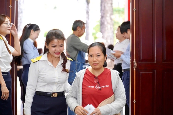 Doanh thu biến động, hộ kinh doanh lo khai thuế bị sai quy định