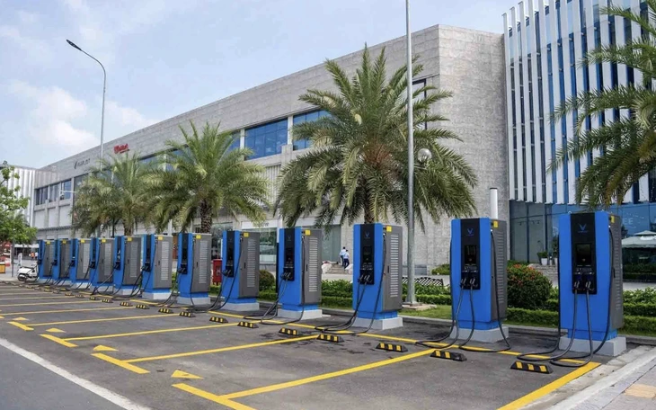 Đọc nhanh 5-6: Giá dầu giảm, vàng phục hồi, chỉ số Dow Jones của Mỹ tăng 875 điểm Đọc nhanh 5-6: Giá dầu giảm, vàng phục hồi, chỉ số Dow Jones của Mỹ tăng 875 điểm