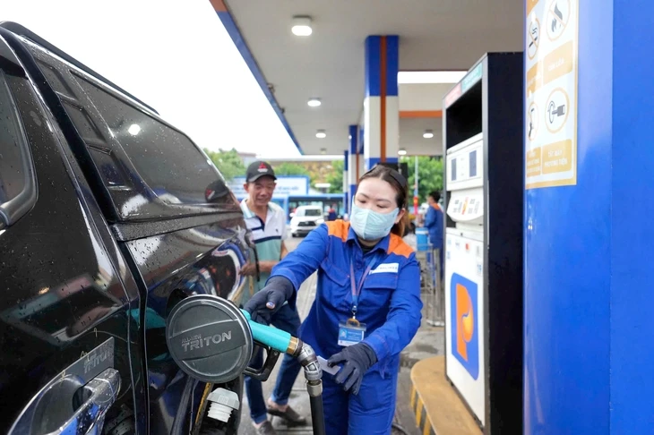 Đồng loạt giảm giá xăng dầu, dầu diesel giảm mạnh nhất hơn 3.100 đồng/lít