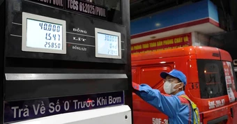 Dùng chính sách tài khóa để ổn định giá xăng dầu