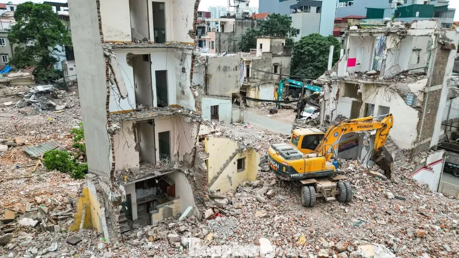 'Đứng ngồi không yên' vì nhà đất đang thế chấp ngân hàng thì bị... giải tỏa 'Đứng ngồi không yên' vì nhà đất đang thế chấp ngân hàng thì bị... giải tỏa