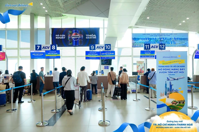 Đúng sáng 1/10, chiếc Airbus đặc biệt chở hơn 100 hành khách hạ cánh sân bay Thanh Hóa, Giám đốc cảng hàng không trực tiếp có mặt Đúng sáng 1/10, chiếc Airbus đặc biệt chở hơn 100 hành khách hạ cánh sân bay Thanh Hóa, Giám đốc cảng hàng không trực tiếp có mặt