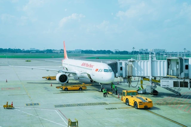 Đúng sáng nay 30/9, sân bay Nội Bài ghi nhận một máy bay đặc biệt chở gần 200 người cất cánh