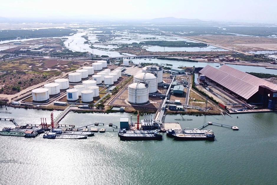 Eo biển Hormuz tắc nghẽn: Nền kinh tế 1,8 nghìn tỷ USD đứng trước cơ hội vượt Qatar và Mỹ để trở thành 'cường quốc', dẫn đầu trên bản đồ LNG Eo biển Hormuz tắc nghẽn: Nền kinh tế 1,8 nghìn tỷ USD đứng trước cơ hội vượt Qatar và Mỹ để trở thành 'cường quốc', dẫn đầu trên bản đồ LNG