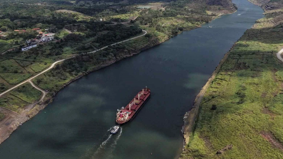 Eo biển Hormuz tê liệt, thế giới đổ dồn về một tuyến đường thủy mới: Gần 1,8 triệu thùng dầu băng qua mỗi ngày, tắc nghẽn cục bộ, trả giá đến 1 triệu USD cũng khó mà đi qua được Eo biển Hormuz tê liệt, thế giới đổ dồn về một tuyến đường thủy mới: Gần 1,8 triệu thùng dầu băng qua mỗi ngày, tắc nghẽn cục bộ, trả giá đến 1 triệu USD cũng khó mà đi qua được
