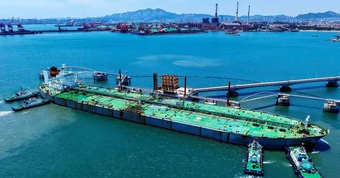 Gần 1 triệu thùng dầu Nga chuyển hướng khỏi Ấn Độ mỗi ngày, Trung Quốc lập tức tăng tốc gom hàng