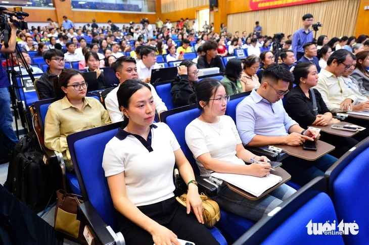 Gần 400 hộ kinh doanh, tiểu thương dự hội thảo về thuế: Hỗ trợ hộ kinh doanh hiểu đúng, làm đúng
