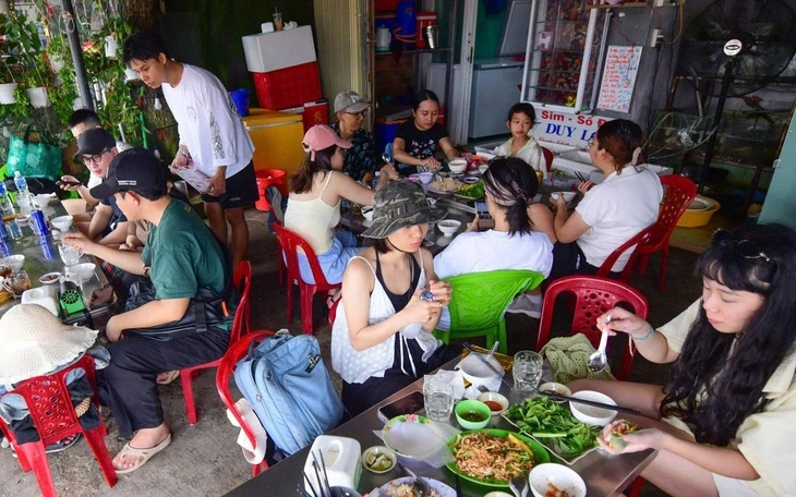 Gần 400 hộ kinh doanh, tiểu thương dự hội thảo về thuế: Hỗ trợ hộ kinh doanh hiểu đúng, làm đúng