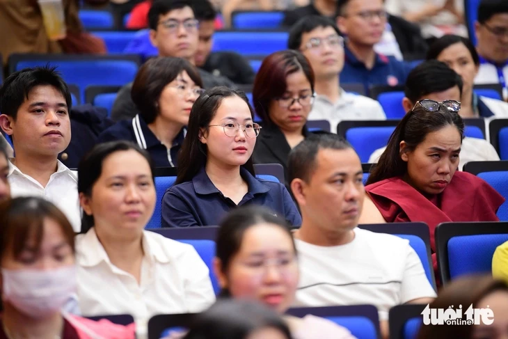 Gần 400 hộ kinh doanh, tiểu thương dự hội thảo về thuế: Hỗ trợ hộ kinh doanh hiểu đúng, làm đúng