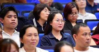 Gần 400 hộ kinh doanh, tiểu thương dự hội thảo về thuế: Hỗ trợ hộ kinh doanh hiểu đúng, làm đúng