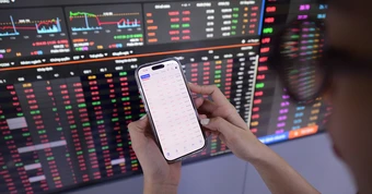 Gần 400 mã tăng giá, VN-Index vẫn không giữ được sắc xanh