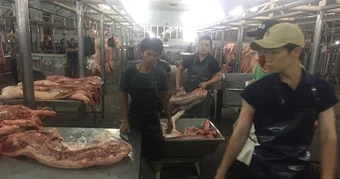 Giá heo hơi hôm nay, 5-3: Tăng mạnh ở chợ đầu mối