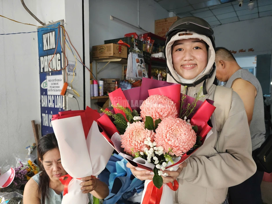Giá hoa ngày 8-3 tăng mạnh, có loại gấp gần 10 lần Giá hoa ngày 8-3 tăng mạnh, có loại gấp gần 10 lần