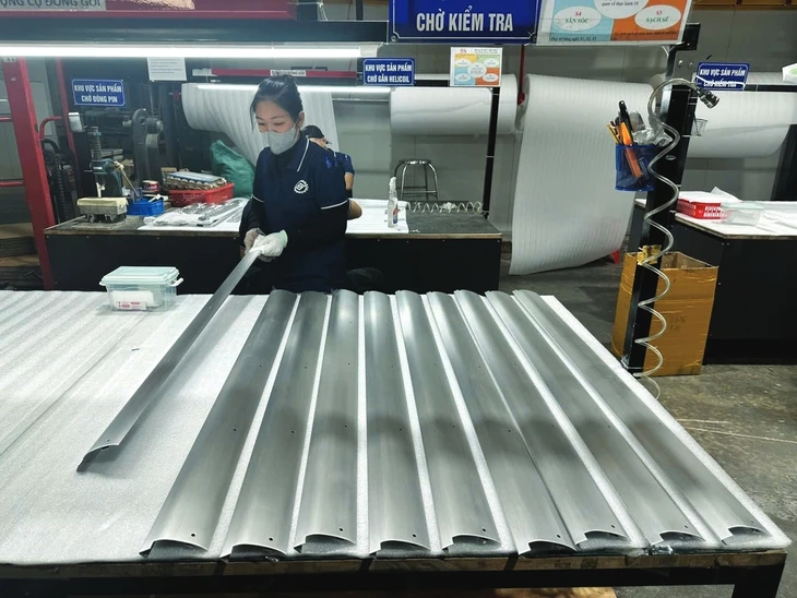 Giã từ gia công, vào chuỗi cung ứng toàn cầu