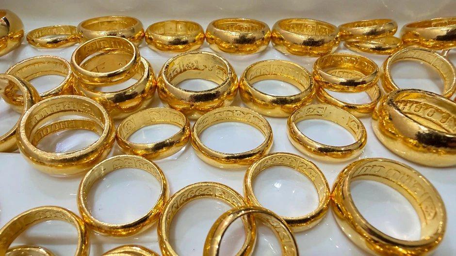 Giá vàng hôm nay 1/4 tăng "dựng đứng", thiết lập đỉnh cao nhất tuần qua, bạc "nóng bỏng tay" Giá vàng hôm nay 1/4 tăng "dựng đứng", thiết lập đỉnh cao nhất tuần qua, bạc "nóng bỏng tay"
