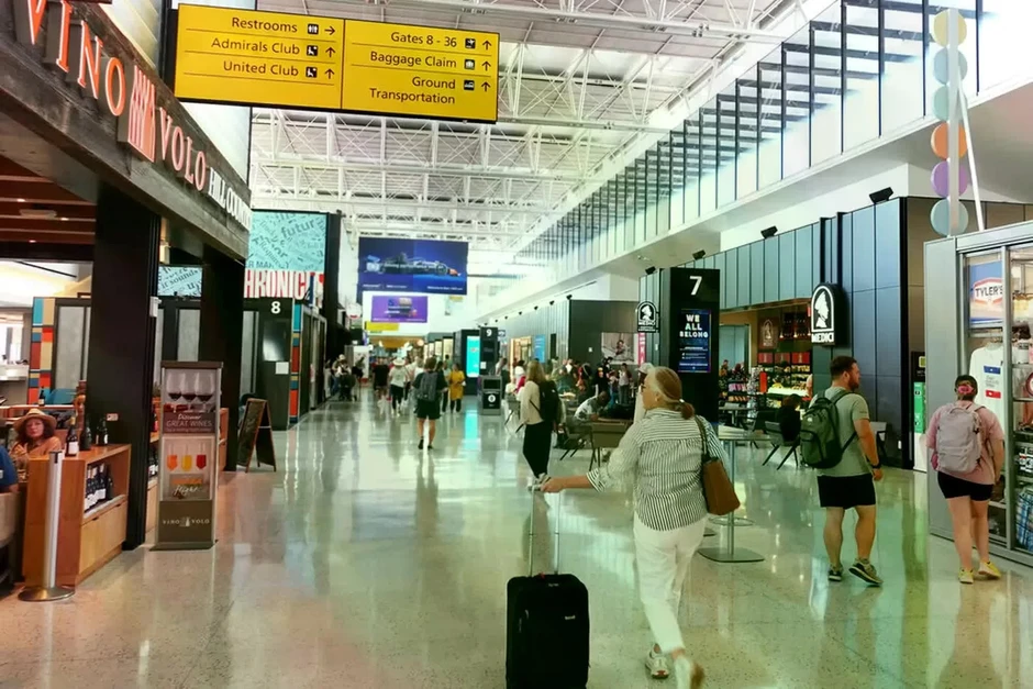 Giá vé máy bay càng ngày càng đắt