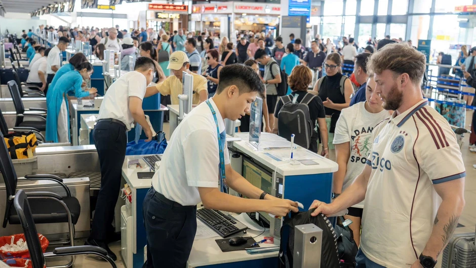 Giá vé máy bay trước áp lực nhiên liệu: Không dồn hết gánh nặng lên hành khách Giá vé máy bay trước áp lực nhiên liệu: Không dồn hết gánh nặng lên hành khách